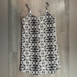 Everly Mini Shift Dress – Size Small – Dark Navy & Ivory